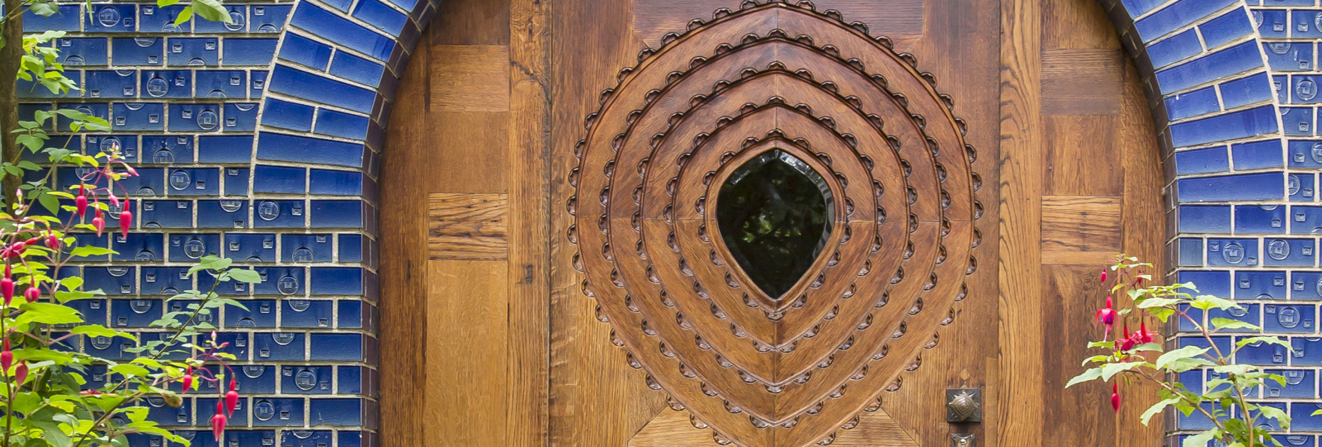 Dreihäusergruppe, Detailansicht Eingangsportal - Das Blaue Haus